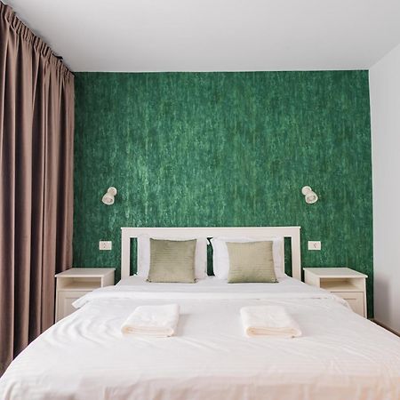 Fun House - Comfortable Stay With Garden And Near Parking Брашов Екстериор снимка