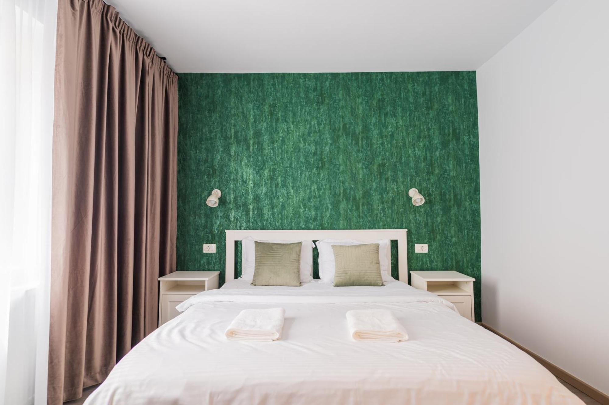 Fun House - Comfortable Stay With Garden And Near Parking Брашов Екстериор снимка
