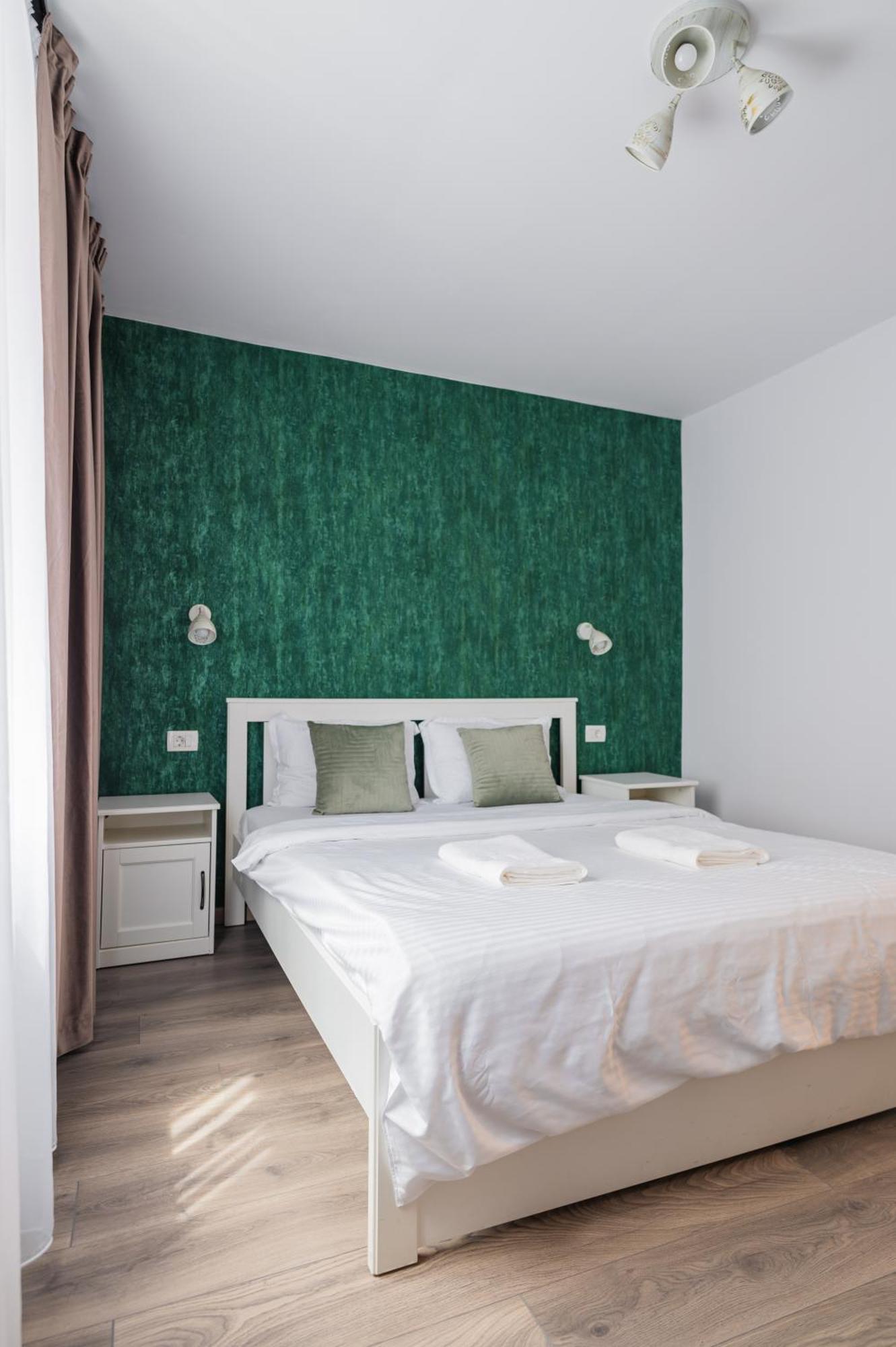 Fun House - Comfortable Stay With Garden And Near Parking Брашов Екстериор снимка