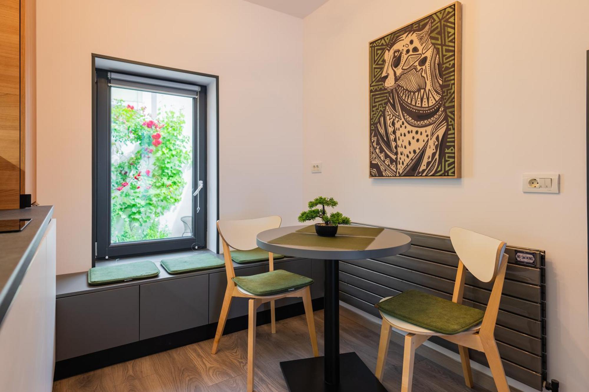 Fun House - Comfortable Stay With Garden And Near Parking Брашов Екстериор снимка