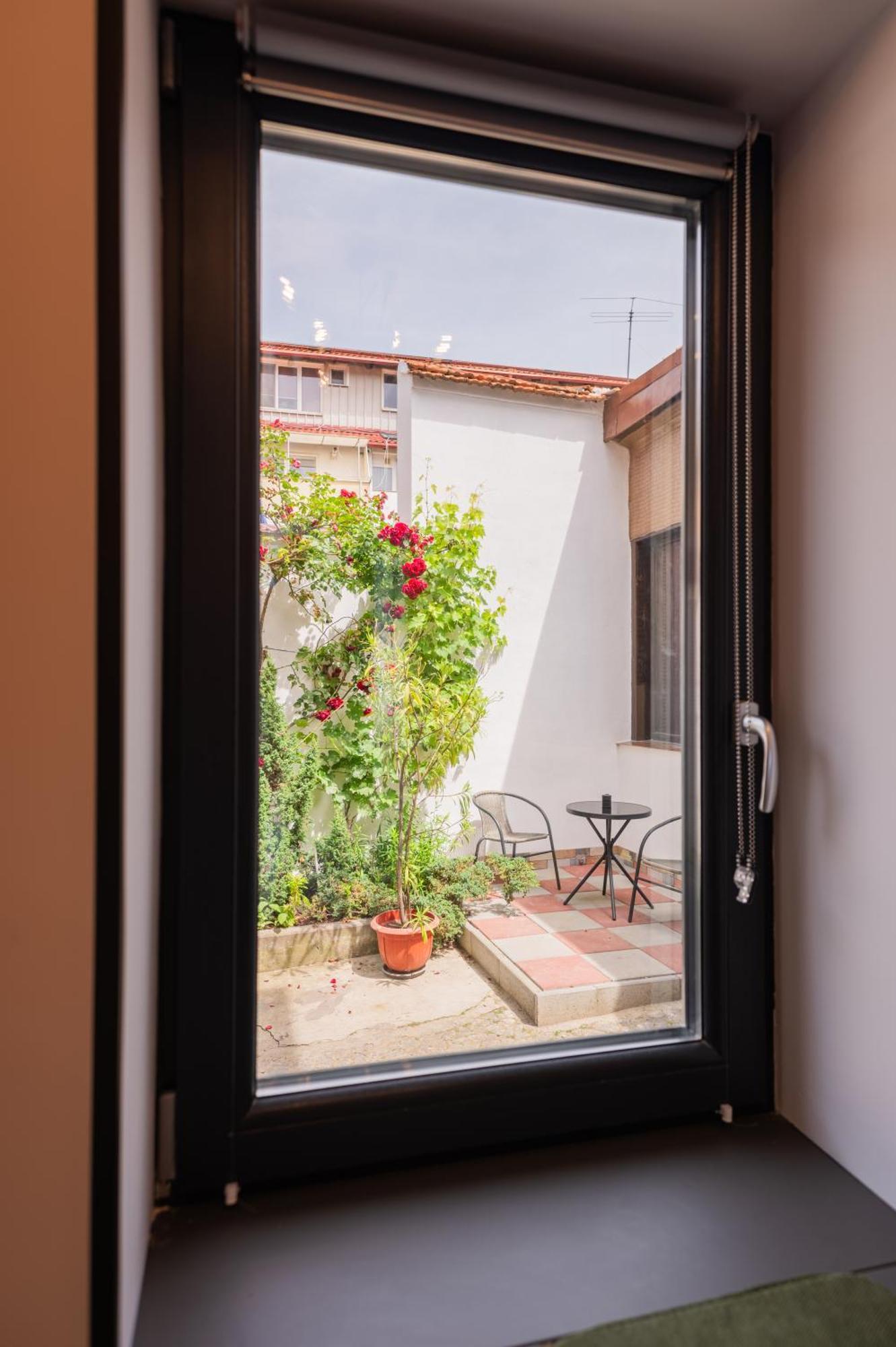 Fun House - Comfortable Stay With Garden And Near Parking Брашов Екстериор снимка