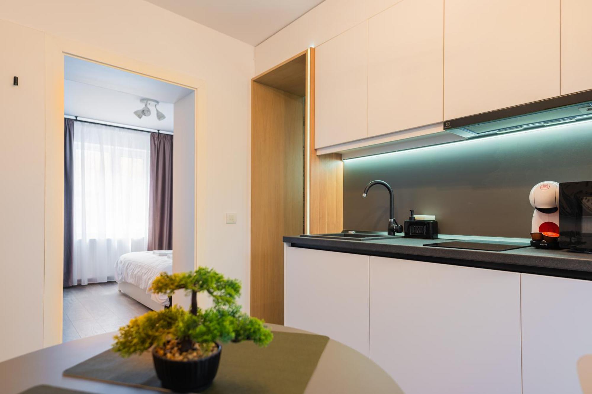 Fun House - Comfortable Stay With Garden And Near Parking Брашов Екстериор снимка