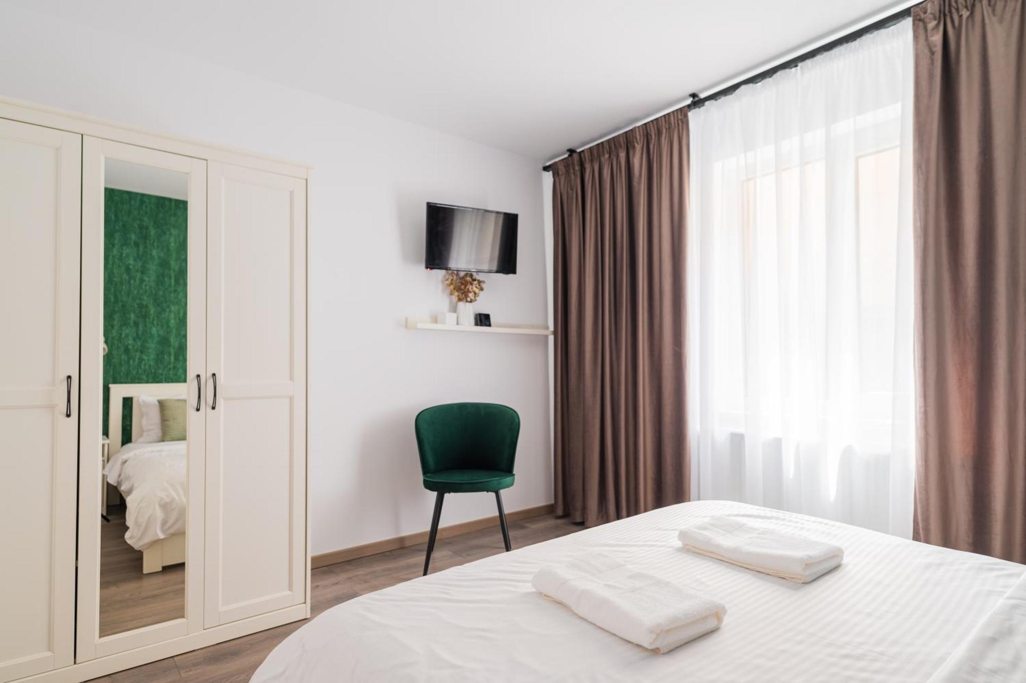 Fun House - Comfortable Stay With Garden And Near Parking Брашов Екстериор снимка