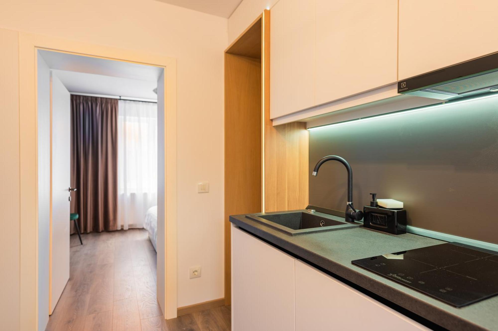 Fun House - Comfortable Stay With Garden And Near Parking Брашов Екстериор снимка