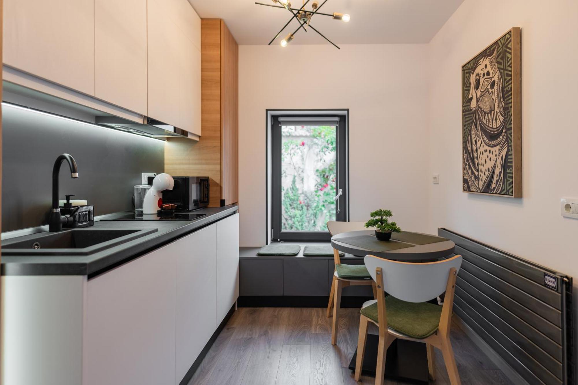 Fun House - Comfortable Stay With Garden And Near Parking Брашов Екстериор снимка
