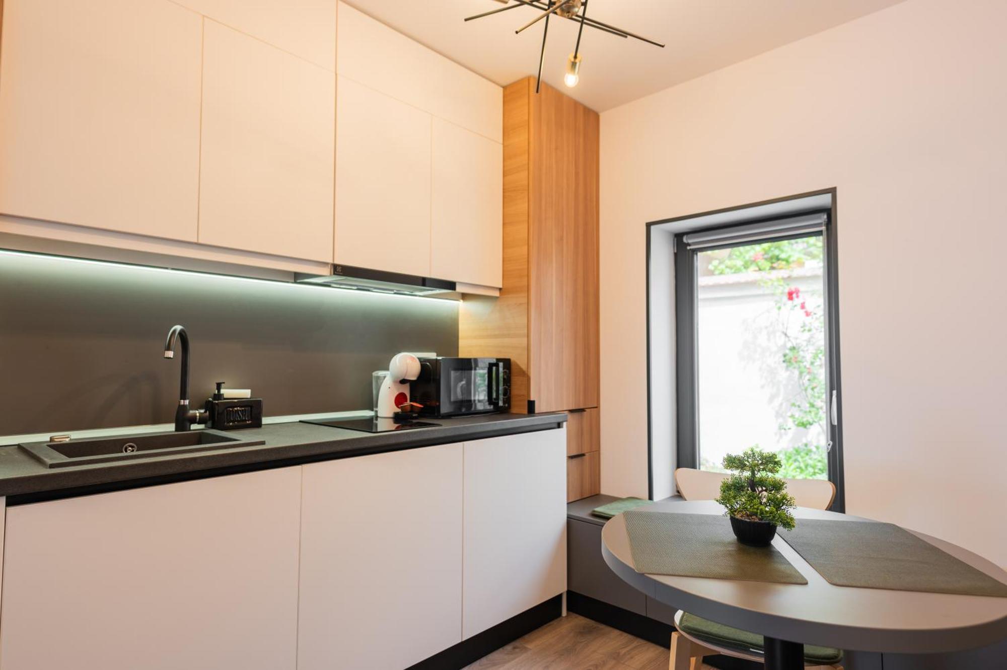 Fun House - Comfortable Stay With Garden And Near Parking Брашов Екстериор снимка